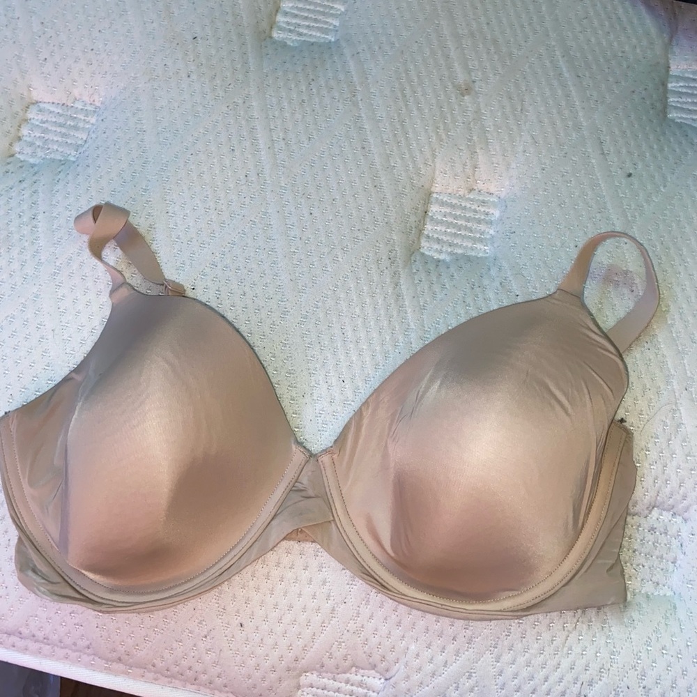 Tan bra. Size 38 D. in great condition